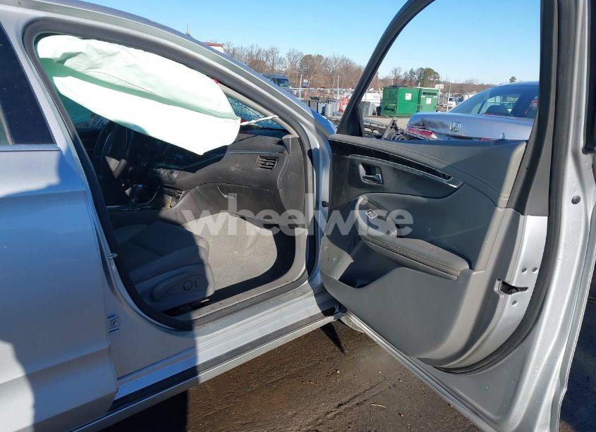 Photo 5 of 2017 Chevrolet Impala 1LT (VIN 2G1105SA6H9168632)