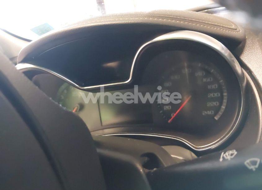 Photo 7 of 2017 Chevrolet Impala 1LT (VIN 2G1105SA8H9104043)