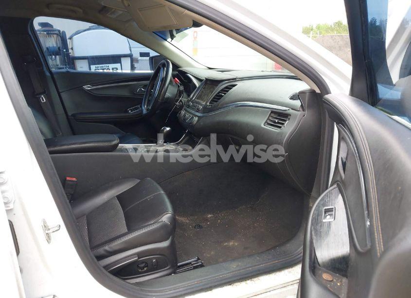 Photo 5 of 2017 Chevrolet Impala 1LT (VIN 2G1105SA8H9139407)