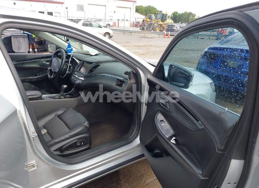 Photo 5 of 2016 Chevrolet Impala 1LT (VIN 2G1105SA9G9188002)