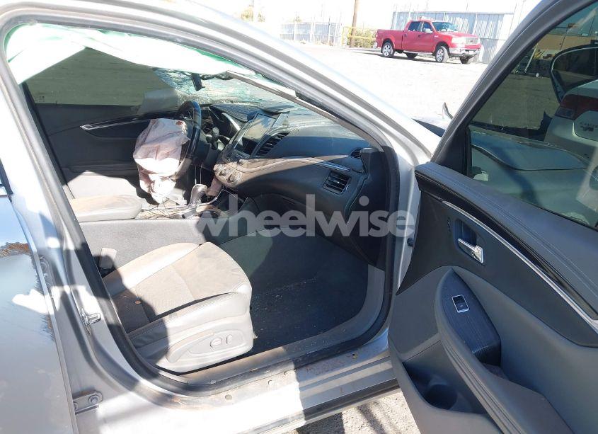 Photo 5 of 2018 Chevrolet Impala 1LT (VIN 2G1105SA9J9152916)