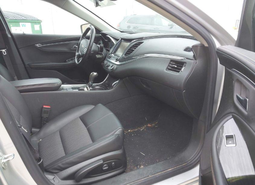 Photo 5 of 2017 Chevrolet Impala 1LT (VIN 2G1105SAXH9135441)