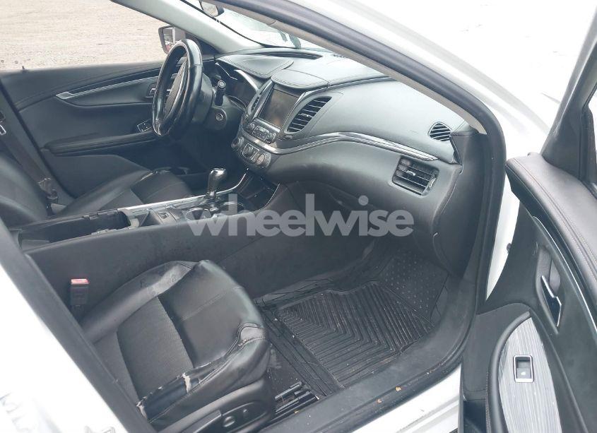 Photo 5 of 2017 Chevrolet Impala 1LT (VIN 2G1105SAXH9167676)