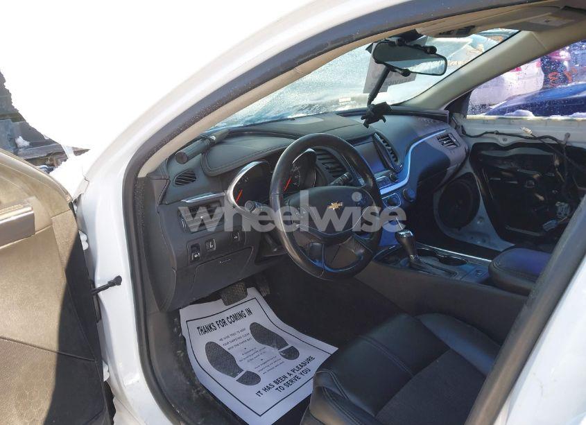 Photo 5 of 2017 Chevrolet Impala 1LT (VIN 2G1105SAXH9168794)