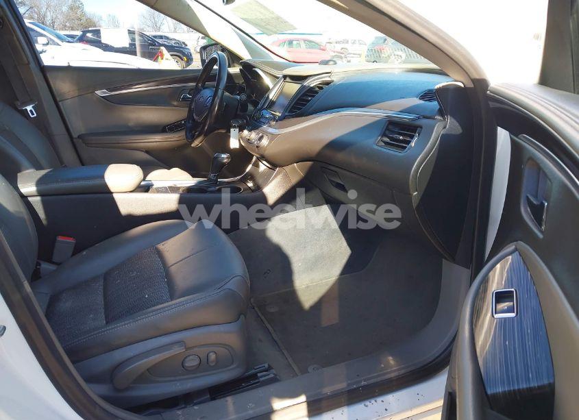 Photo 5 of 2016 Chevrolet Impala 2LT (VIN 2G1115S37G9152467)