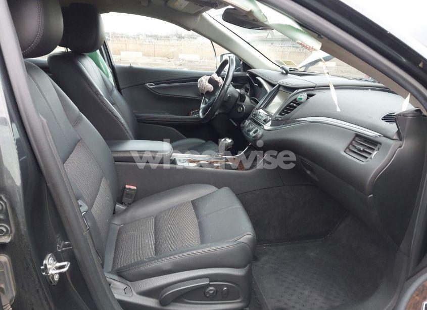 Photo 5 of 2014 Chevrolet Impala LT (VIN 2G1115SL2E9209946)