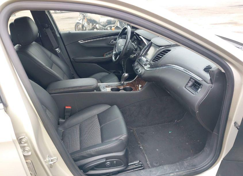 Photo 5 of 2014 Chevrolet Impala 1LT (VIN 2G1115SL8E9208302)