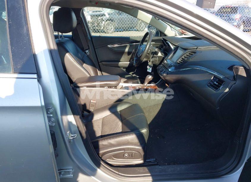 Photo 5 of 2014 Chevrolet Impala 1LT (VIN 2G1115SL9E9118351)