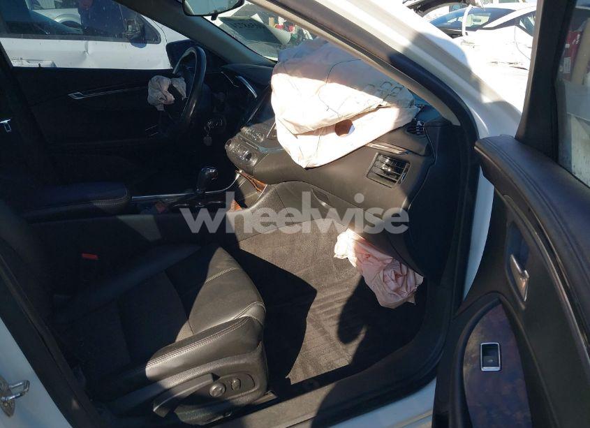 Photo 5 of 2014 Chevrolet Impala 2LT (VIN 2G1125S32E9118947)