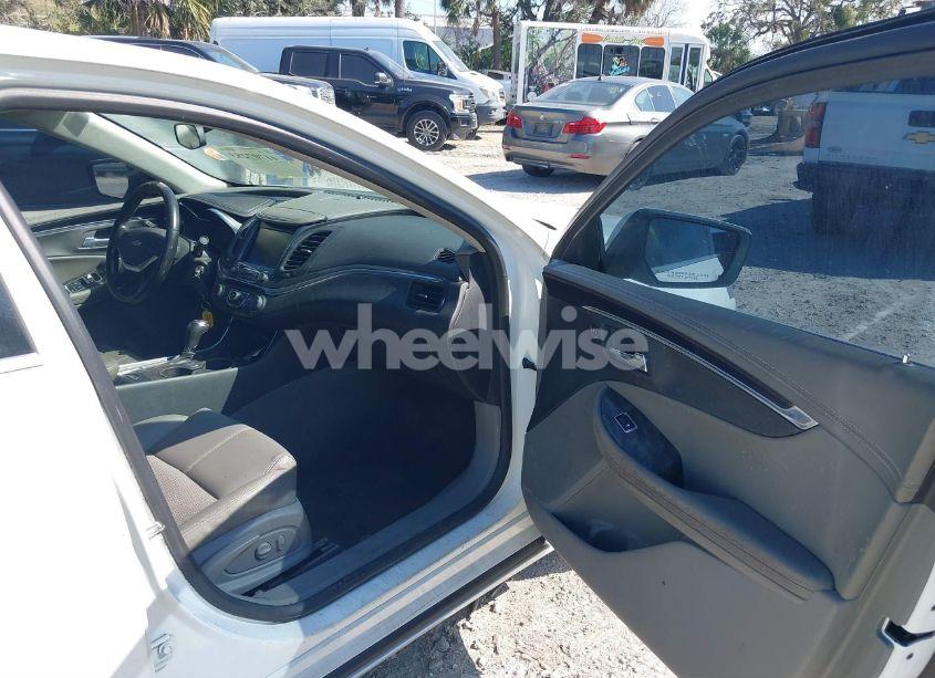 Photo 5 of 2015 Chevrolet Impala 2LT (VIN 2G1125S33F9155992)