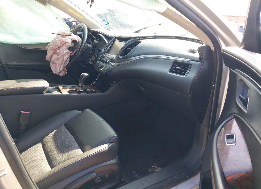 Photo 5 of 2015 Chevrolet Impala 2LT (VIN 2G1125S35F9182210)