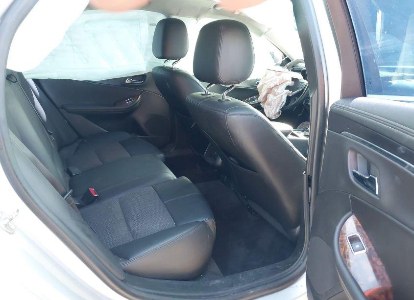 Photo 8 of 2015 Chevrolet Impala 2LT (VIN 2G1125S35F9182210)