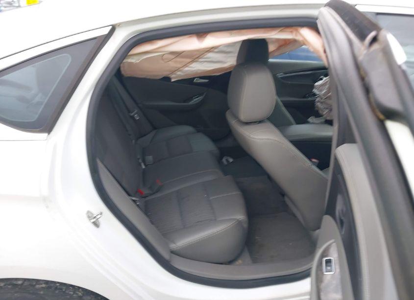 Photo 8 of 2015 Chevrolet Impala 2LT (VIN 2G1125S36F9186878)