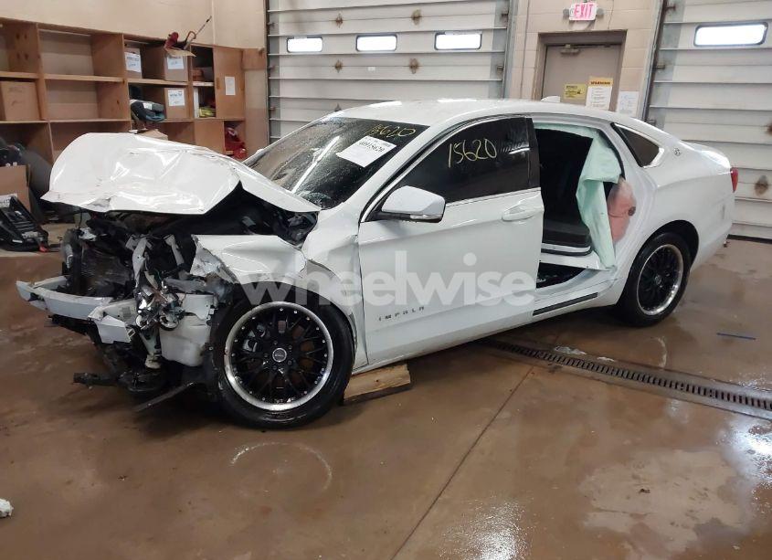 Photo 2 of 2019 Chevrolet Impala LT (VIN 2G11Z5S32K9121239)