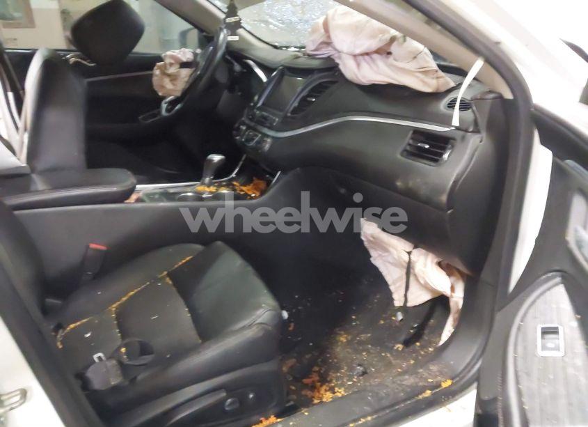 Photo 5 of 2019 Chevrolet Impala LT (VIN 2G11Z5S32K9121239)