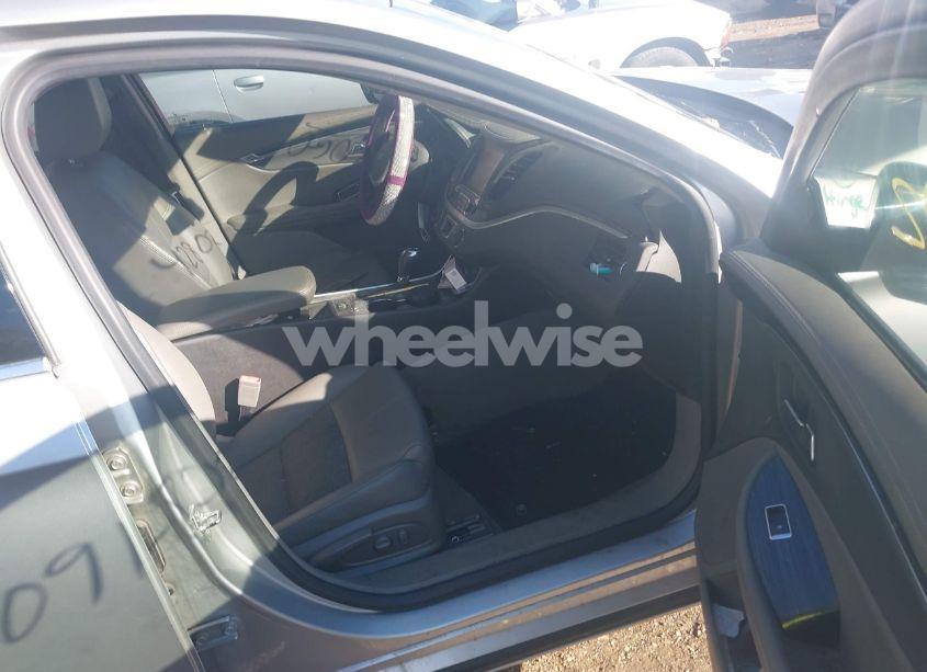 Photo 5 of 2019 Chevrolet Impala LT (VIN 2G11Z5S34K9114650)