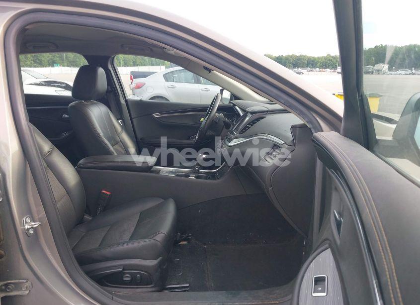 Photo 5 of 2019 Chevrolet Impala LT (VIN 2G11Z5SAXK9135498)