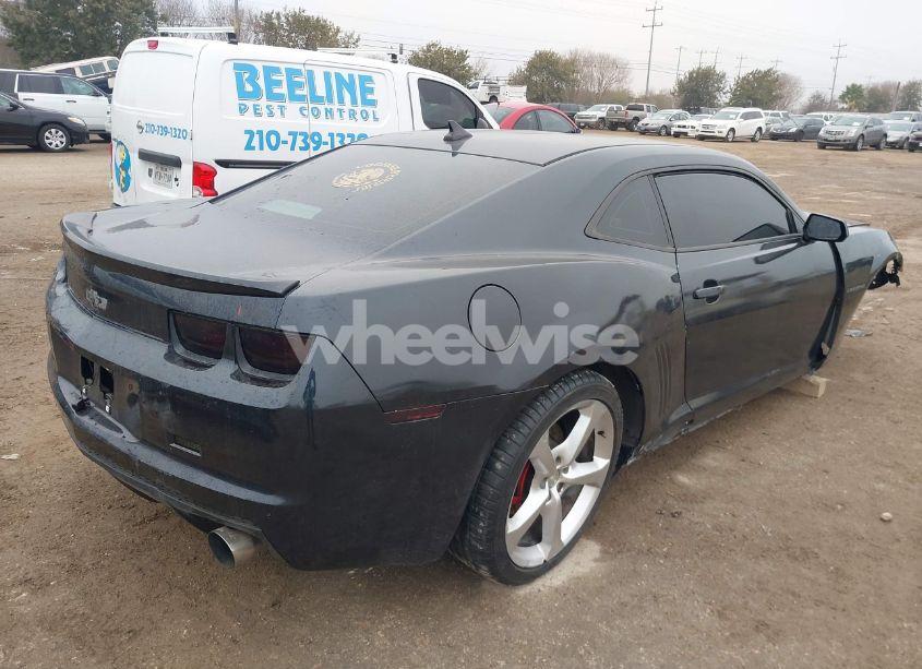 Photo 4 of 2013 Chevrolet Camaro 2LS (VIN 2G1FA1E30D9138612)