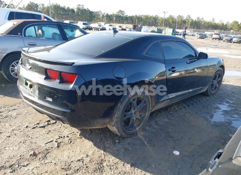 Photo 4 of 2013 Chevrolet Camaro 2LS (VIN 2G1FA1E30D9149397)