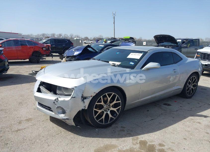 Photo 2 of 2013 Chevrolet Camaro 2LS (VIN 2G1FA1E32D9131600)