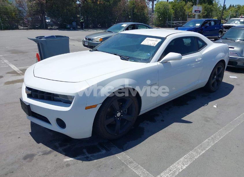 Photo 2 of 2013 Chevrolet Camaro LS (VIN 2G1FA1E32D9210796)