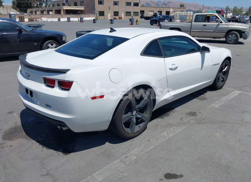 Photo 4 of 2013 Chevrolet Camaro LS (VIN 2G1FA1E32D9210796)