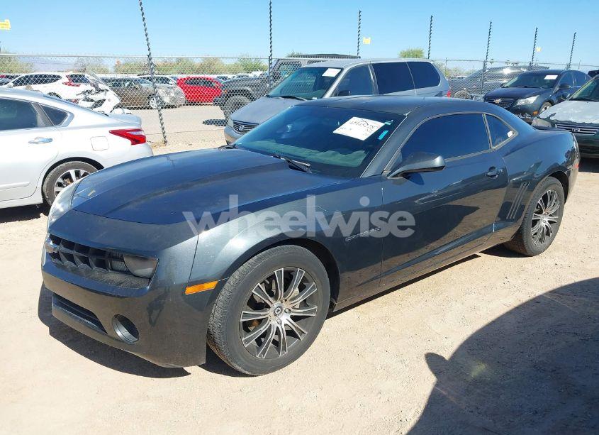 Photo 2 of 2013 Chevrolet Camaro 2LS (VIN 2G1FA1E34D9223713)