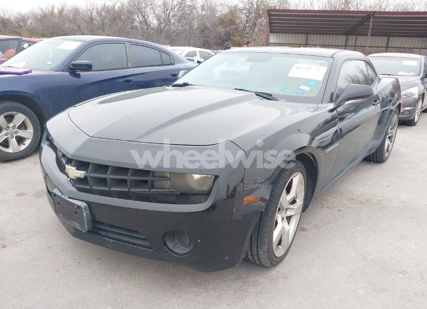 Photo 2 of 2013 Chevrolet Camaro 2LS (VIN 2G1FA1E35D9110417)