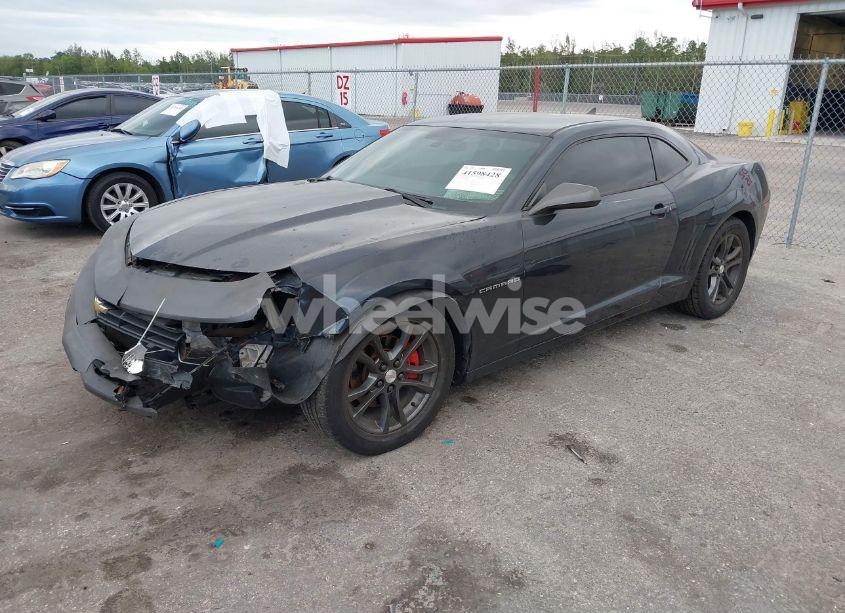 Photo 2 of 2014 Chevrolet Camaro 2LS (VIN 2G1FA1E39E9286100)