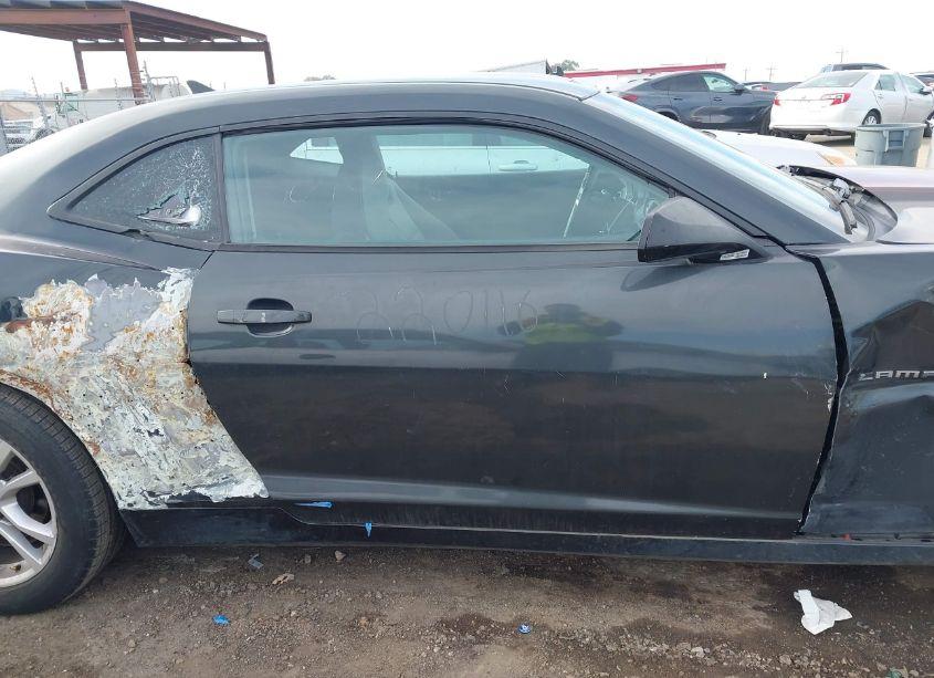 Photo 13 of 2015 Chevrolet Camaro 1LS (VIN 2G1FA1E39F9152883)