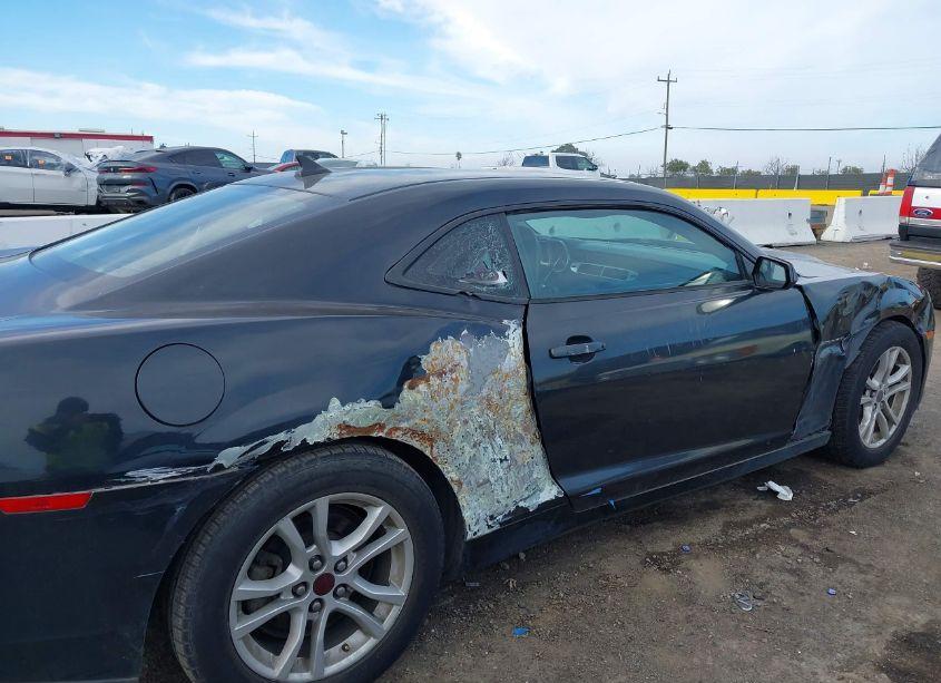 Photo 6 of 2015 Chevrolet Camaro 1LS (VIN 2G1FA1E39F9152883)