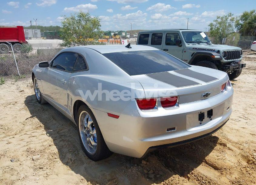 Photo 3 of 2011 Chevrolet Camaro 2LS (VIN 2G1FA1ED1B9113515)