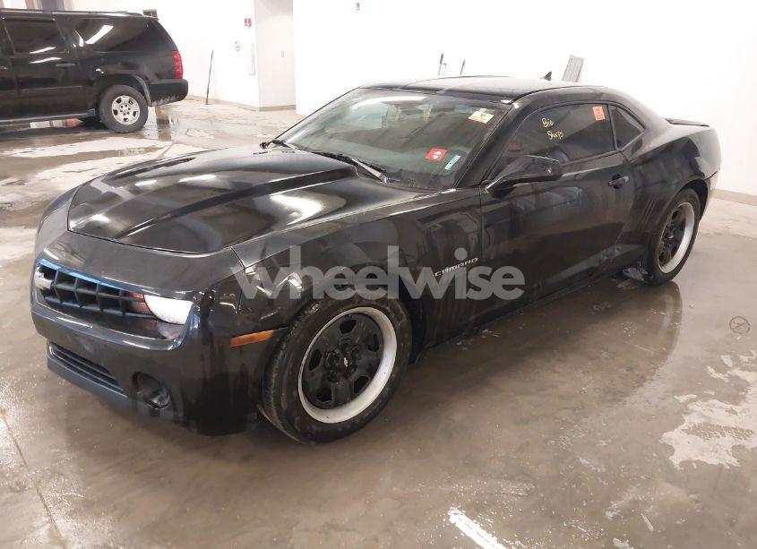 Photo 2 of 2011 Chevrolet Camaro 2LS (VIN 2G1FA1ED9B9150036)