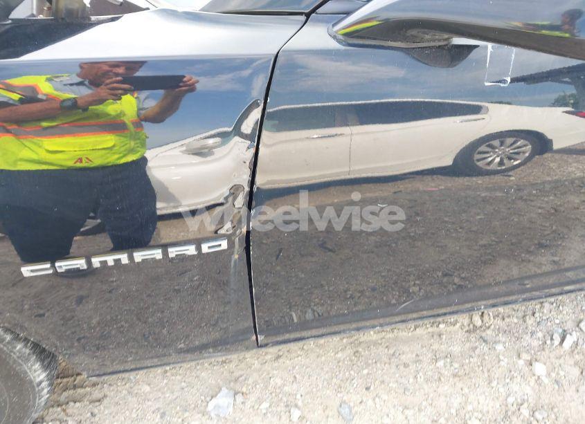 Photo 6 of 2010 Chevrolet Camaro 1LS (VIN 2G1FA1EV5A9216427)