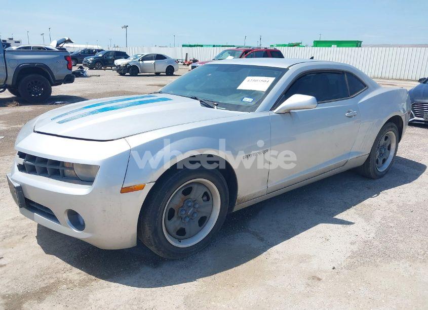 Photo 2 of 2010 Chevrolet Camaro 1LS (VIN 2G1FA1EV7A9211360)