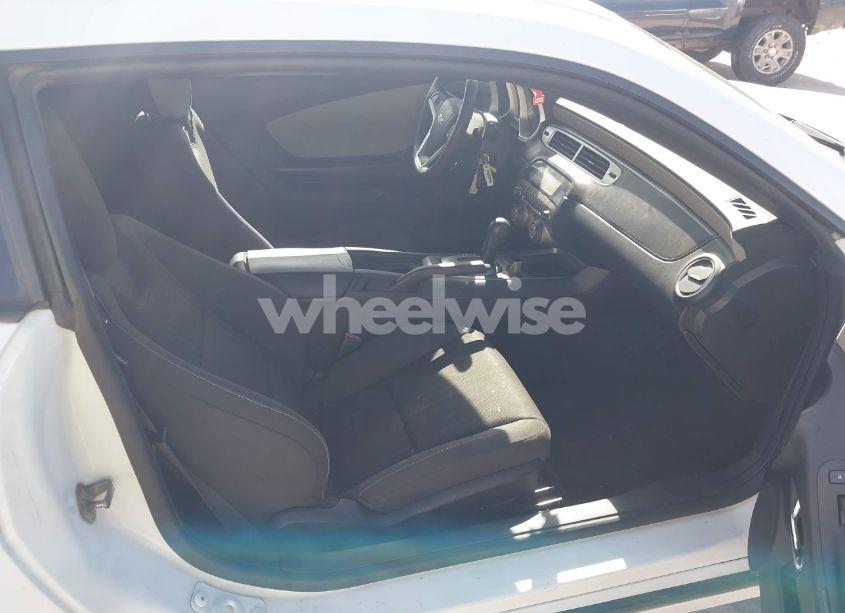 Photo 5 of 2015 Chevrolet Camaro 2LS (VIN 2G1FB1E30F9191021)