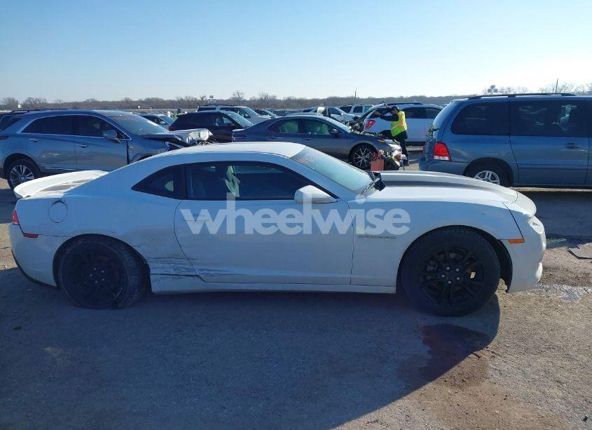Photo 13 of 2015 Chevrolet Camaro 2LS (VIN 2G1FB1E33F9140628)