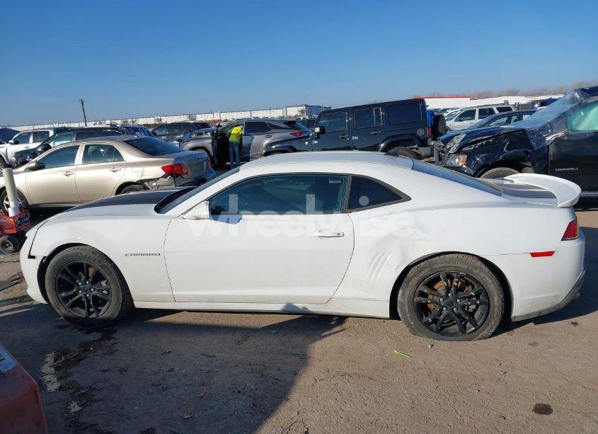 Photo 14 of 2015 Chevrolet Camaro 2LS (VIN 2G1FB1E33F9140628)