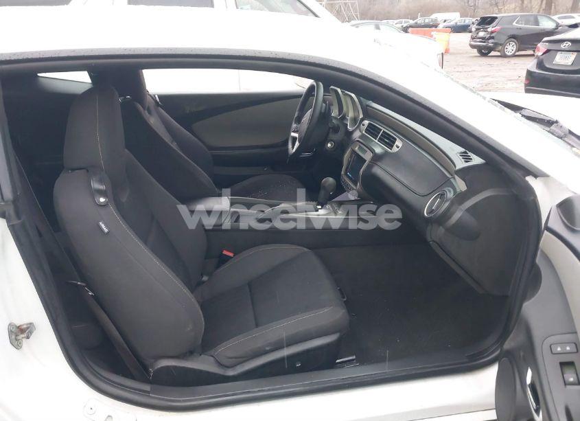 Photo 5 of 2015 Chevrolet Camaro 2LS (VIN 2G1FB1E35F9171847)