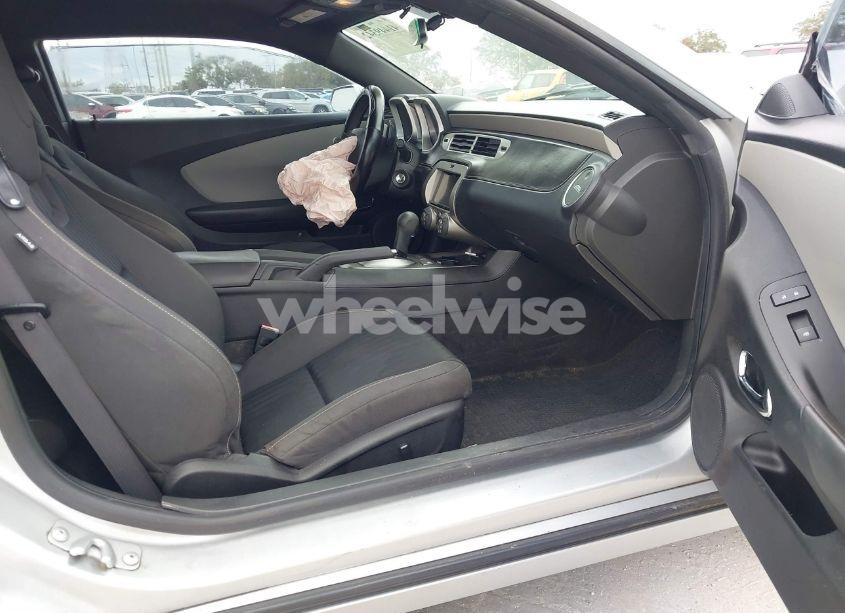 Photo 5 of 2015 Chevrolet Camaro 2LS (VIN 2G1FB1E36F9307211)