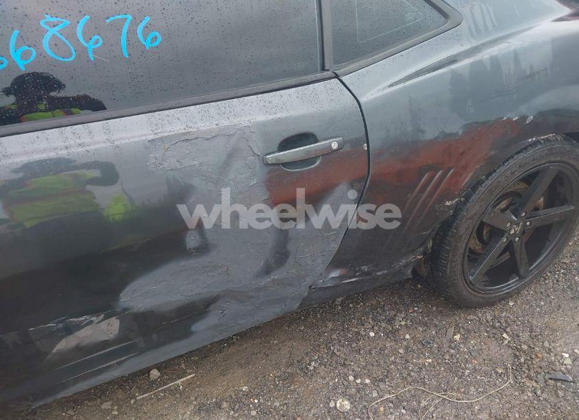 Photo 6 of 2011 Chevrolet Camaro 1LT (VIN 2G1FB1ED2B9166351)