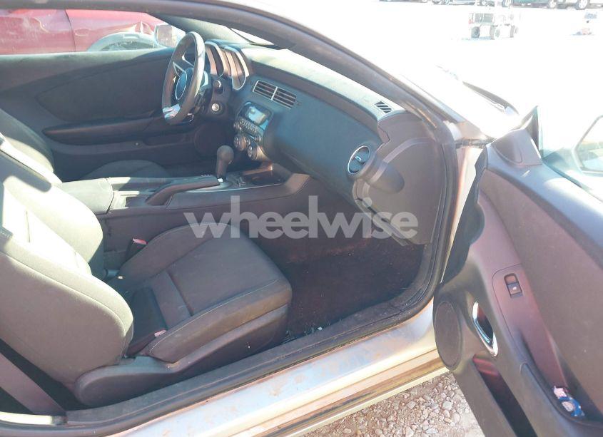 Photo 5 of 2011 Chevrolet Camaro 1LT (VIN 2G1FB1ED6B9109618)