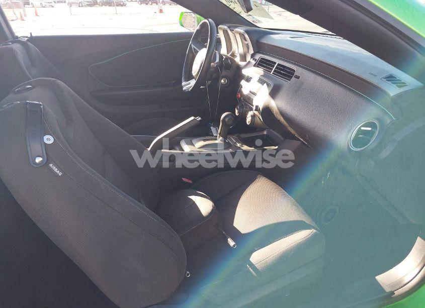 Photo 5 of 2011 Chevrolet Camaro 1LT (VIN 2G1FB1ED9B9127756)