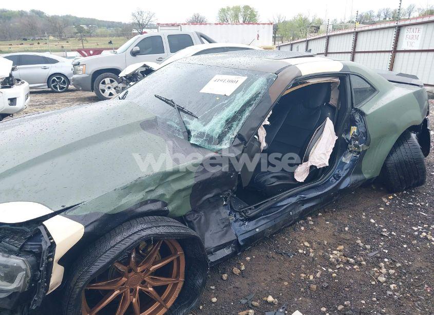 Photo 6 of 2013 Chevrolet Camaro 2LT (VIN 2G1FC1E30D9230748)