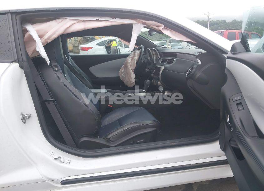 Photo 5 of 2014 Chevrolet Camaro 2LT (VIN 2G1FC1E31E9297635)