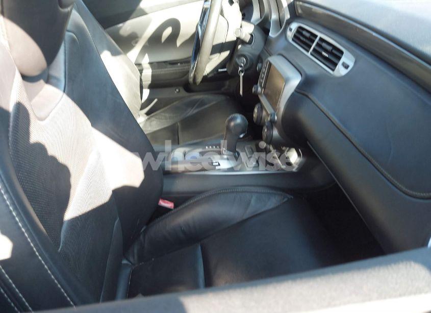 Photo 5 of 2014 Chevrolet Camaro 2LT (VIN 2G1FC1E35E9152033)