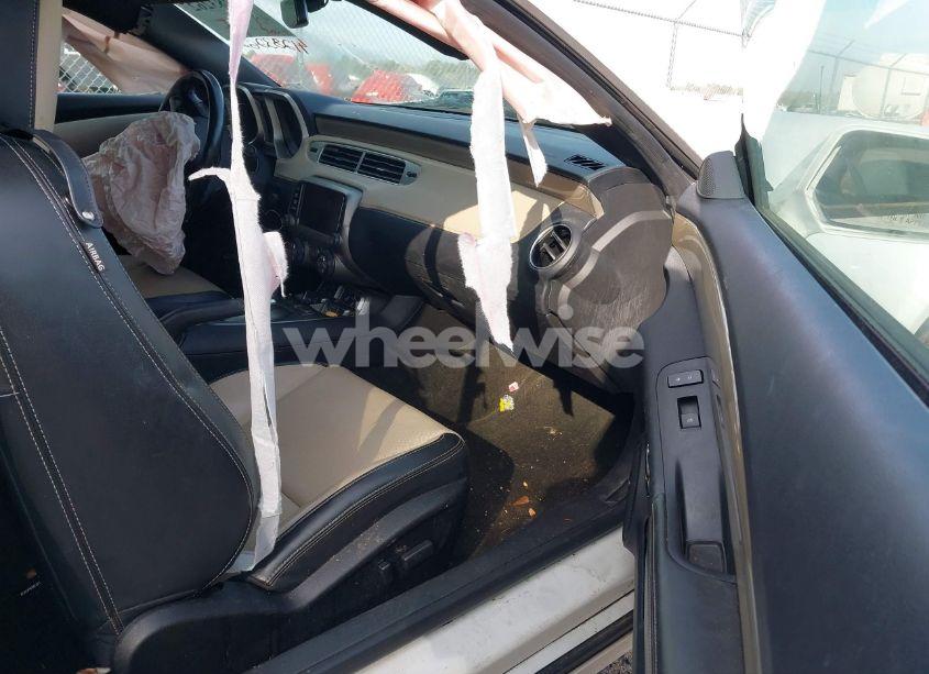 Photo 5 of 2014 Chevrolet Camaro 2LT (VIN 2G1FC1E38E9132066)