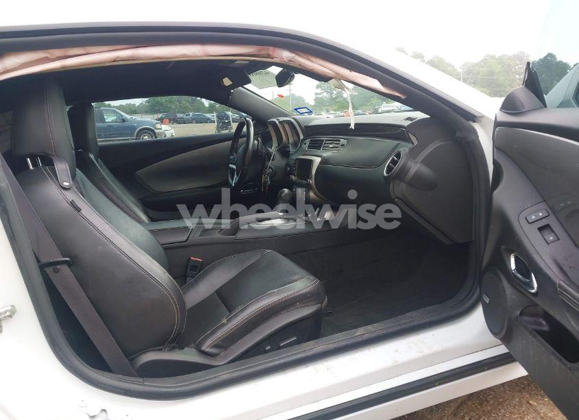 Photo 5 of 2014 Chevrolet Camaro 2LT (VIN 2G1FC1E39E9245413)