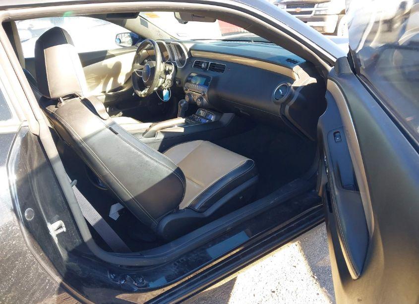 Photo 5 of 2011 Chevrolet Camaro 2LT (VIN 2G1FC1ED8B9179392)