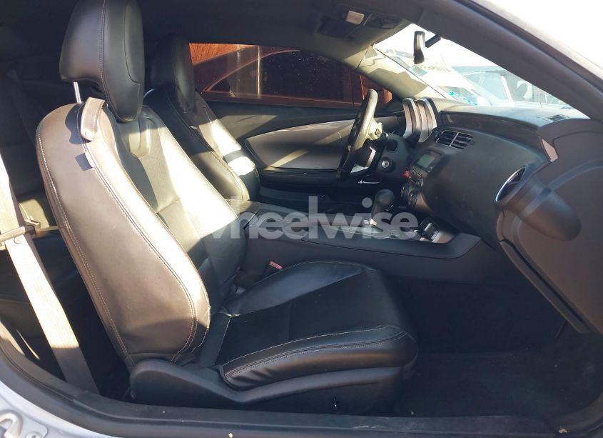 Photo 5 of 2010 Chevrolet Camaro 2LT (VIN 2G1FC1EV2A9105697)